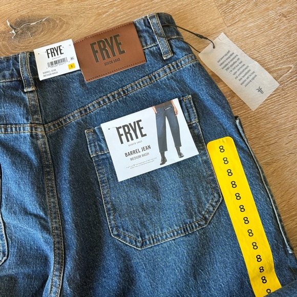Frye Medium Wash Barrel Jeans size 8 - Picture 6 of 6